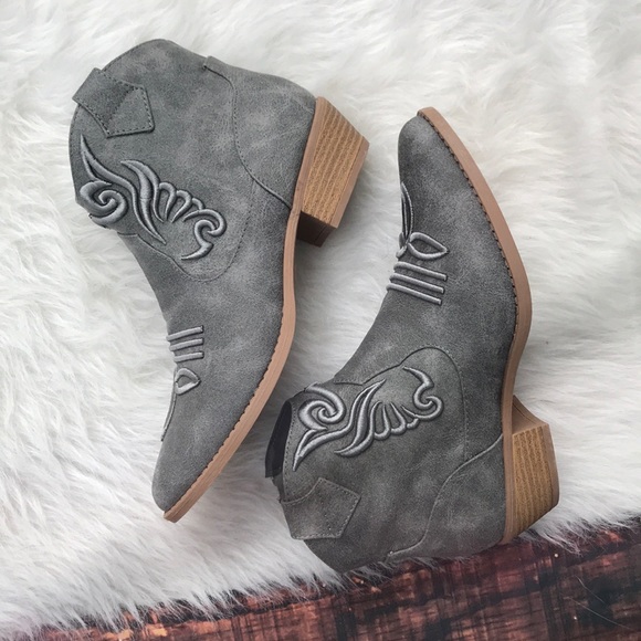 Shoes - << Ash Grey Western Cowboy Boot Booties >>
